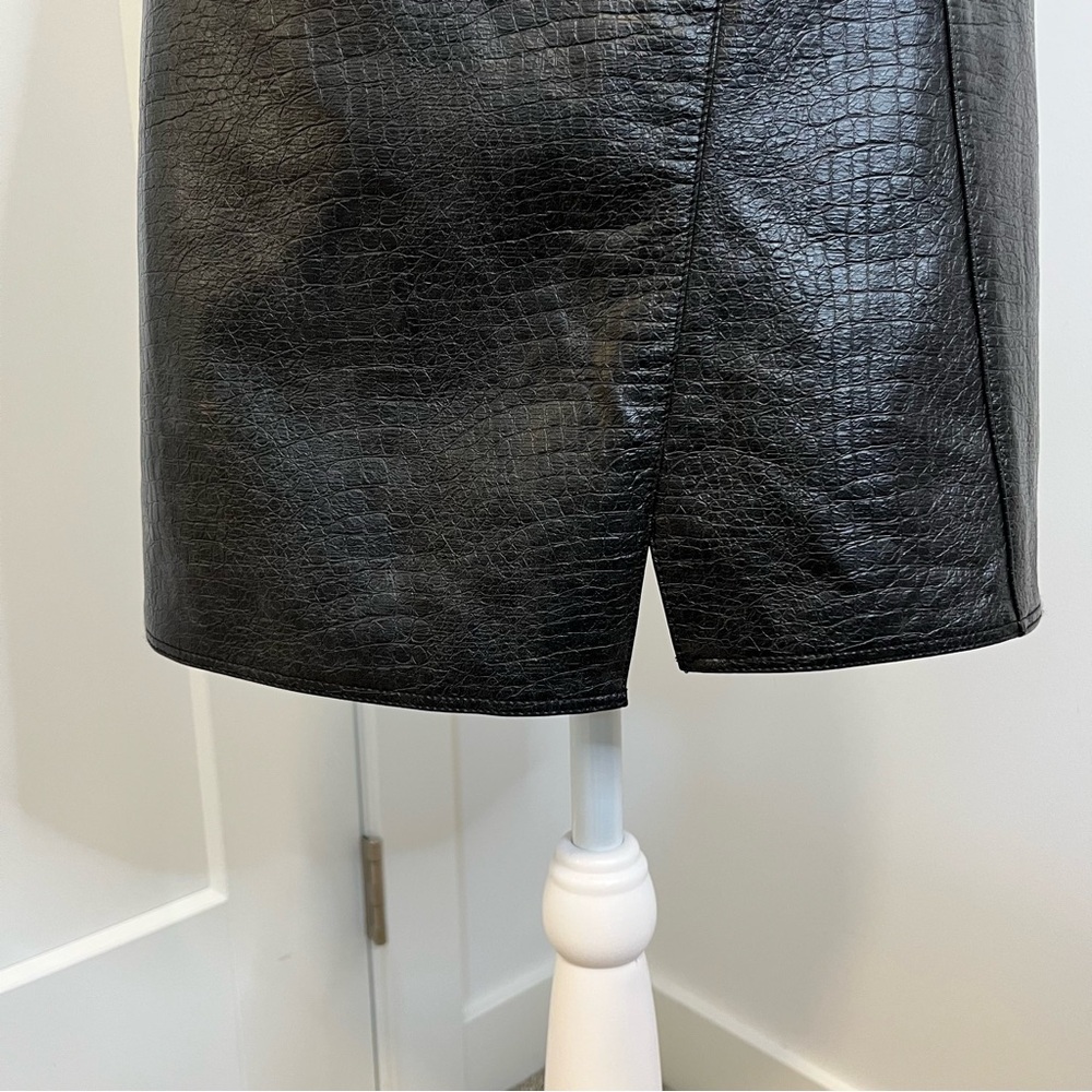 ZY Goddess Black Faux Leather Skort - Size M - FREE SHIPPING on Bundles $95+ - Picture 4 of 14